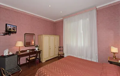 Tweepersoonskamer met tweepersoonsbed of twee aparte bedden — Hotel Rex